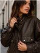 Chaqueta efecto piel bolsillos solapa