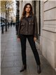 Chaqueta efecto piel bolsillos solapa