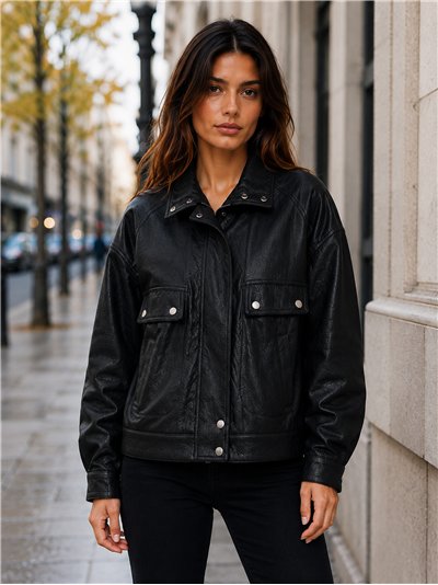 Chaqueta efecto piel bolsillos solapa