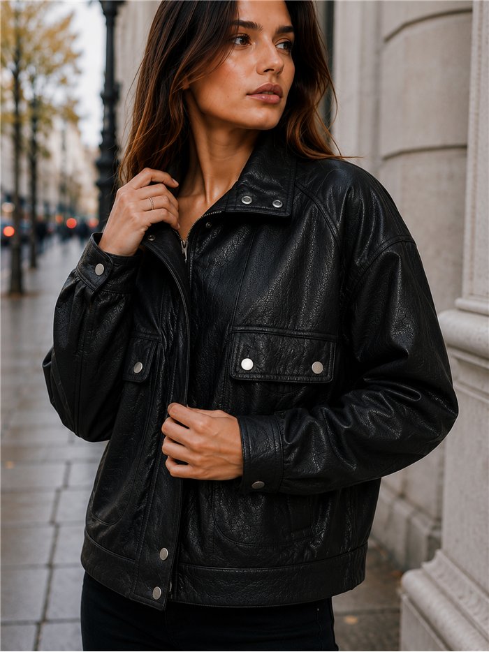 Chaqueta efecto piel bolsillos solapa