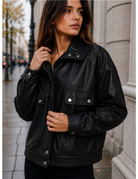 Chaqueta efecto piel bolsillos solapa