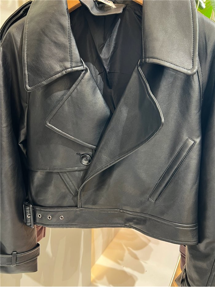 Chaqueta biker efecto piel cinturón