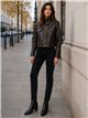 Chaqueta efecto piel hebilla