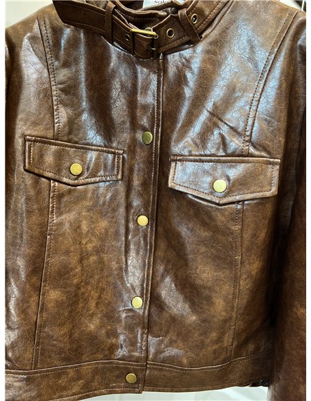 Chaqueta efecto piel hebilla