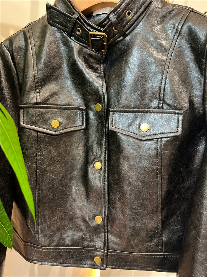Chaqueta efecto piel hebilla