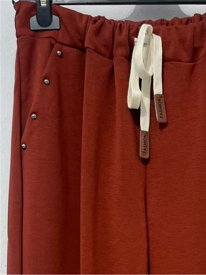 Pantalón tachas