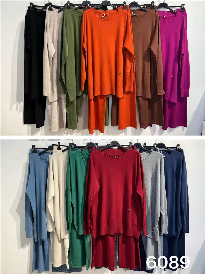 Conjunto jersey cuello redondo talla grande y pantalón