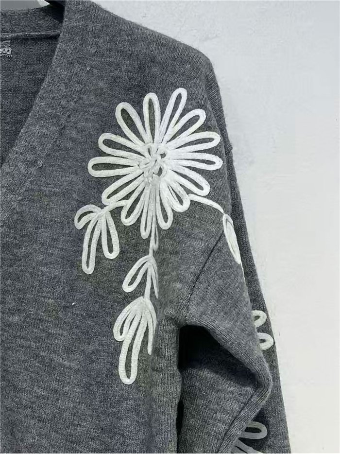 Cárdigan punto bordado floral