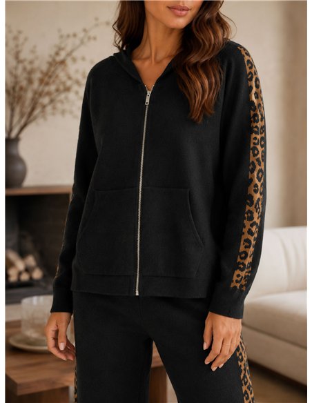 Conjunto chaqueta sudadera capucha leopardo y pantalón
