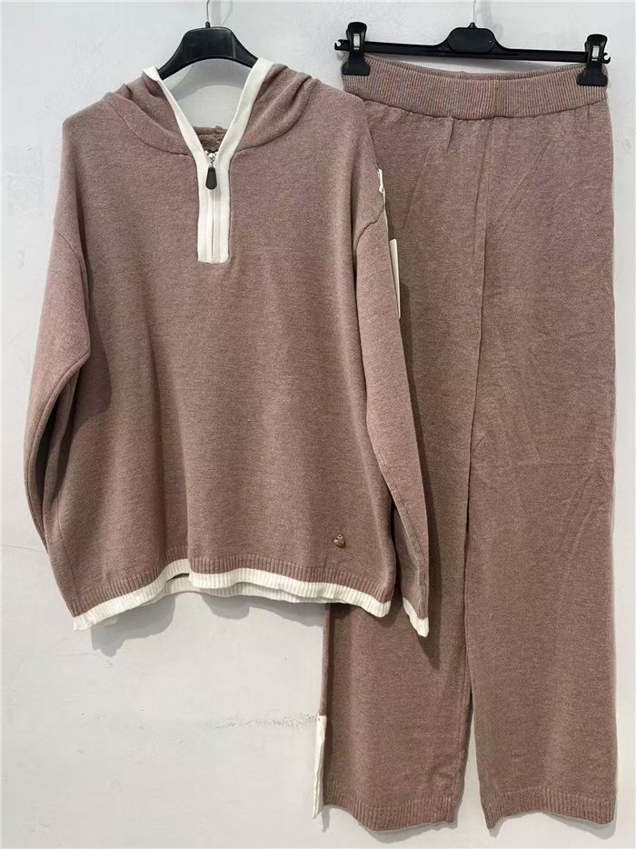 Conjunto sudadera punto capucha y pantalón