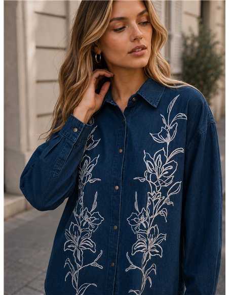 Camisa vaquera flores bordadas