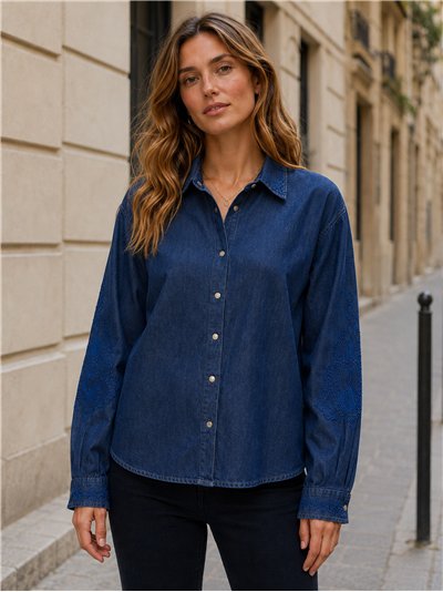 Camisa vaquera bordado en mangas