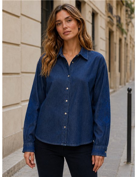 Camisa vaquera bordado en mangas