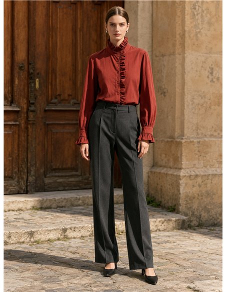 Blusa cuello alto volante