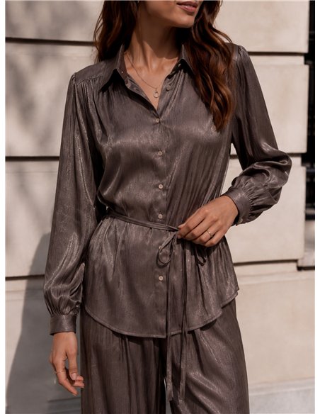 Camisa satinada cinturón