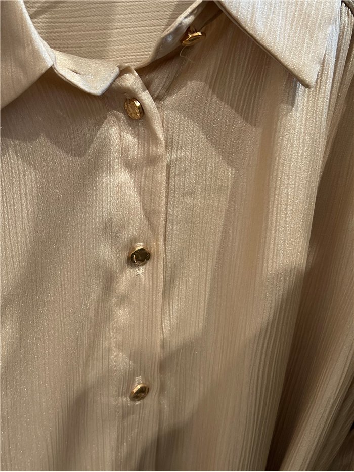 Camisa satinada cinturón