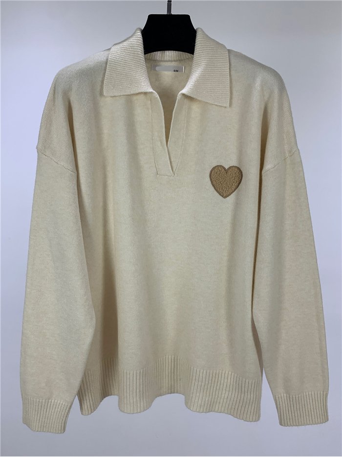 Herzförmiger Rollkragenpullover