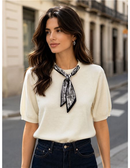Pull à manches courtes avec une écharpe