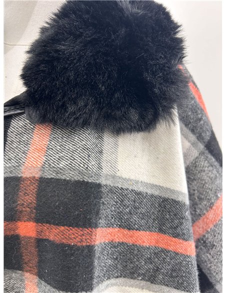 Poncho cuadros cuello pelo
