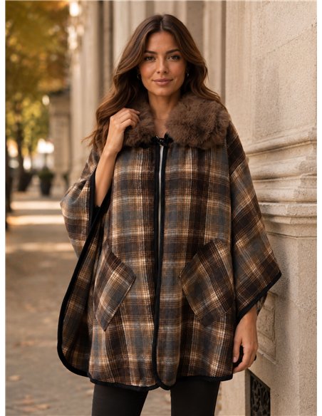 Poncho cuadros cálidos cuello pelo