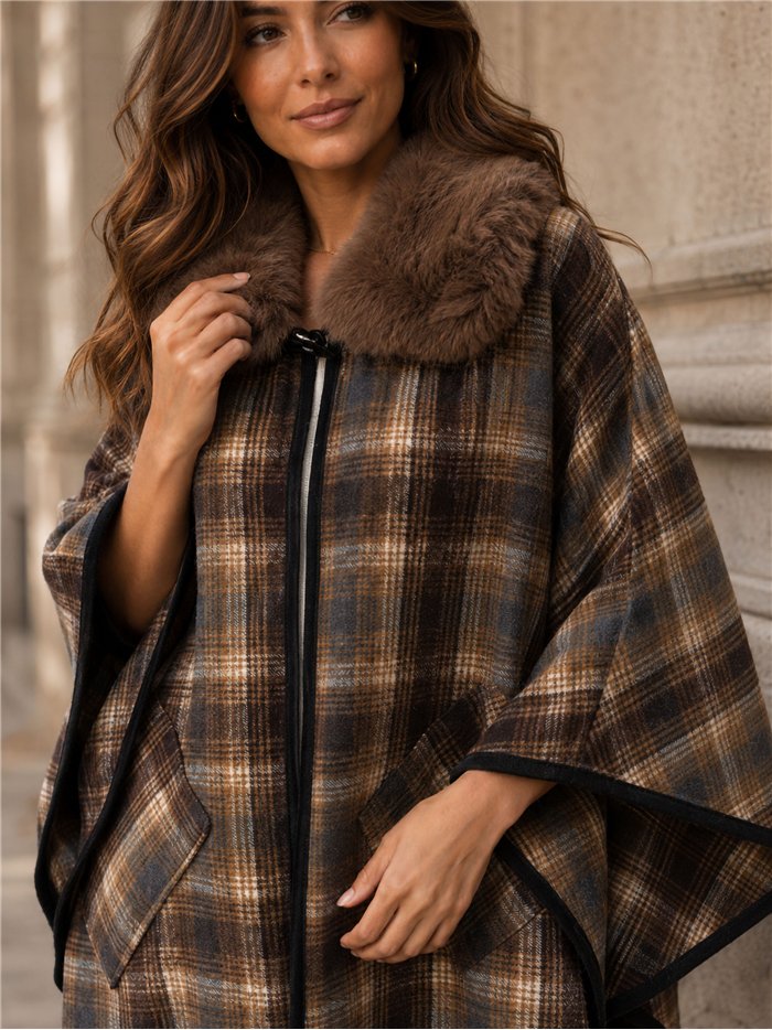 Poncho cuadros cálidos cuello pelo