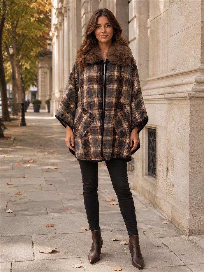 Poncho cuadros cálidos cuello pelo