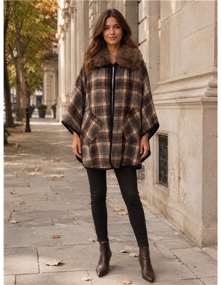 Poncho cuadros cálidos cuello pelo