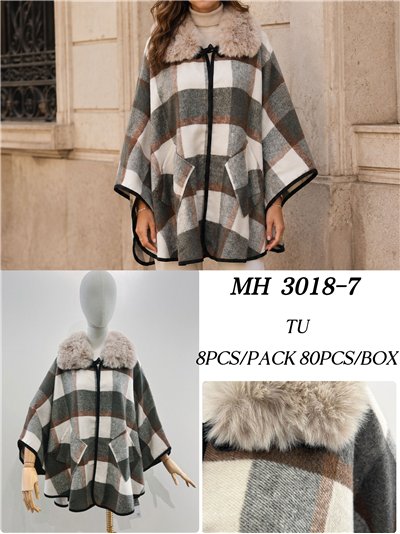 Poncho cuadros neutros cuello pelo 2
