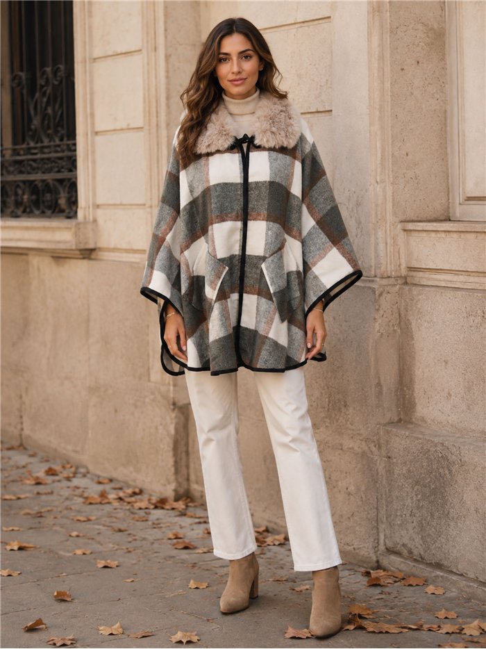 Poncho cuadros neutros cuello pelo