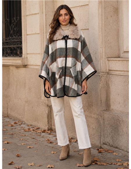 Poncho cuadros neutros cuello pelo