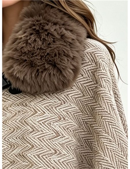 Poncho espiga beige cuello pelo