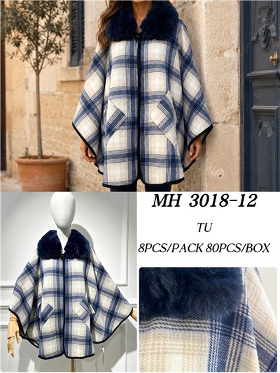 Poncho cuadros azul crema cuello pelo 2