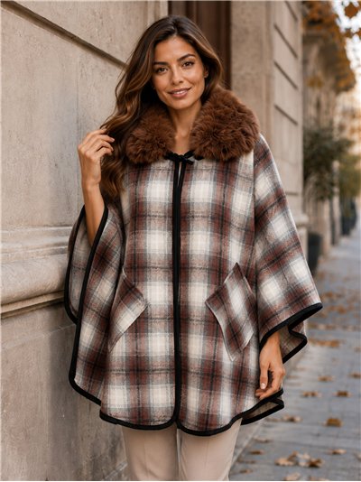 Poncho cuadros granate cuello pelo