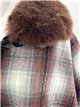 Poncho cuadros granate cuello pelo