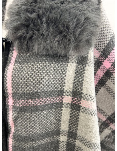 Poncho cuadros gris rosa cuello pelo