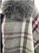 Poncho cuadros gris rosa cuello pelo