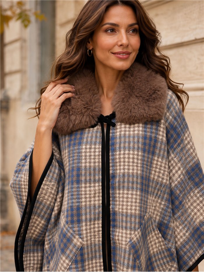 Poncho cuadros beige azul cuello pelo