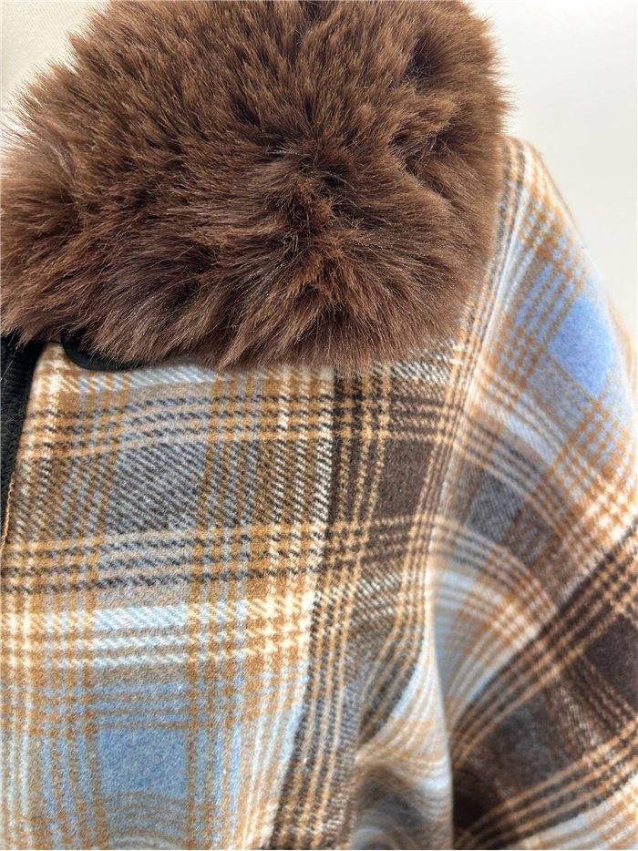 Poncho cuadros azul marrón cuello pelo