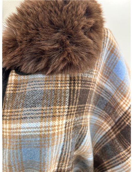 Poncho cuadros azul marrón cuello pelo