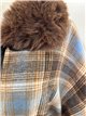Poncho cuadros azul marrón cuello pelo