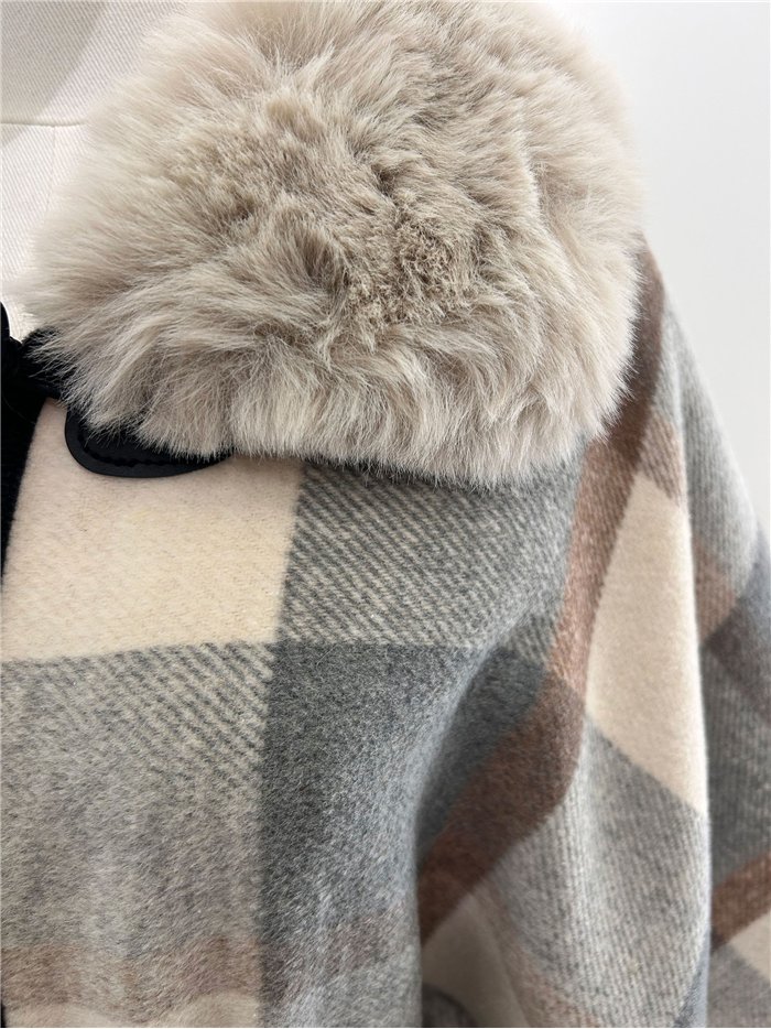 Poncho cuadros gris crema cinturón