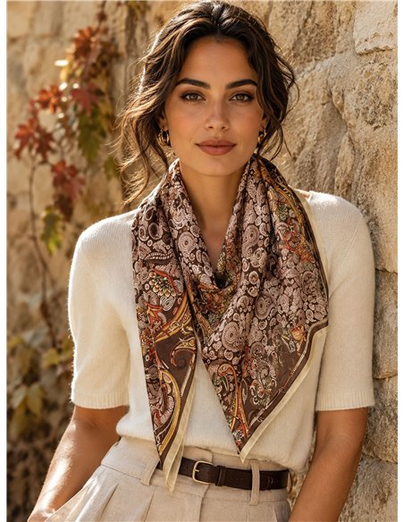 Sciarpa quadrata con motivo floreale paisley
