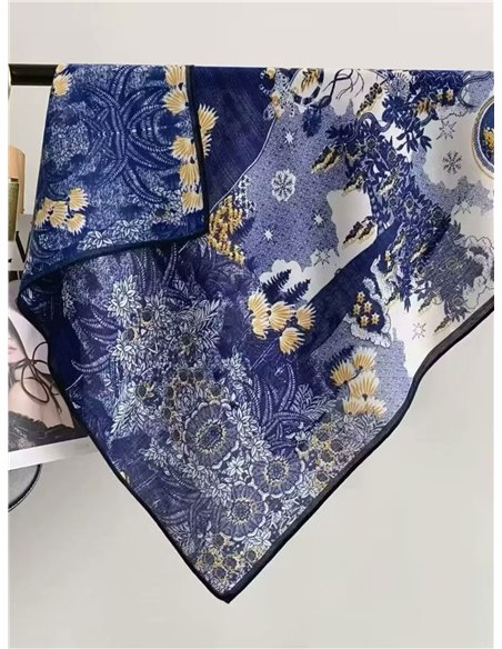 Lenço quadrado com estampa floral ornamental