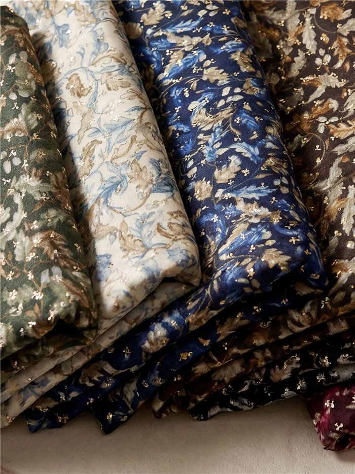 Lenço com estampa metálica de folhas de outono