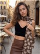 Fular floral con brillo dorado