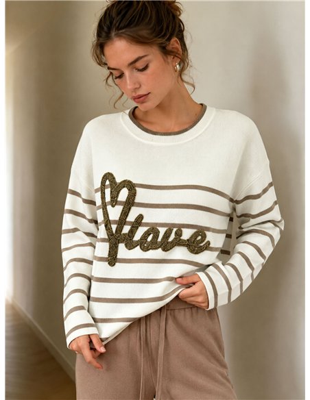 Ich liebe das Set aus gestreiftem Pullover und weit geschnittener Hose.