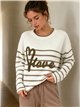 Ich liebe das Set aus gestreiftem Pullover und weit geschnittener Hose.