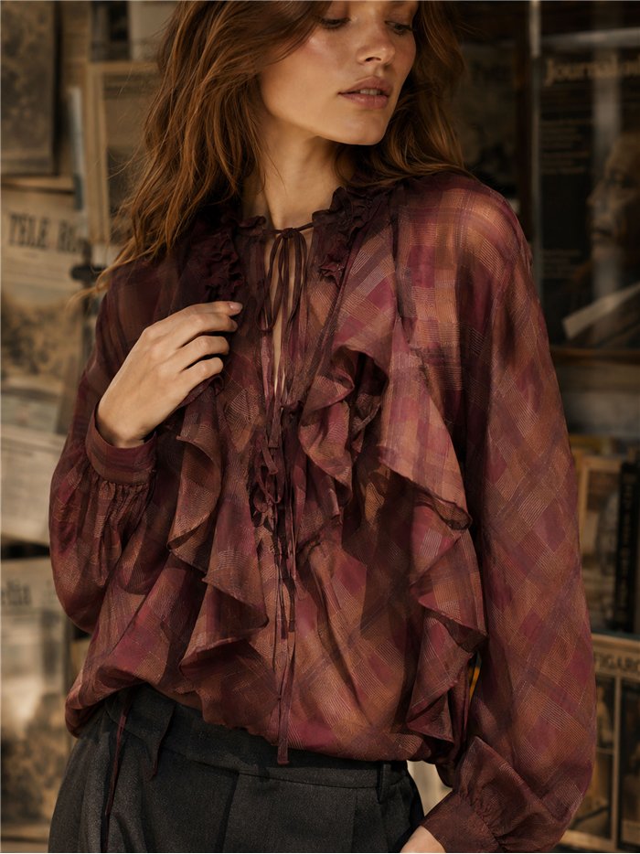 Blusa de cuadros volantes y lazada