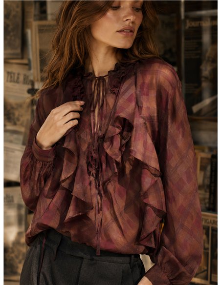 Blusa de cuadros volantes y lazada