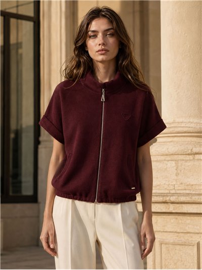 Chaqueta corta de punto cuello subido